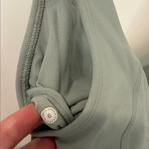 Lulu align tank - Picture 4 of 5